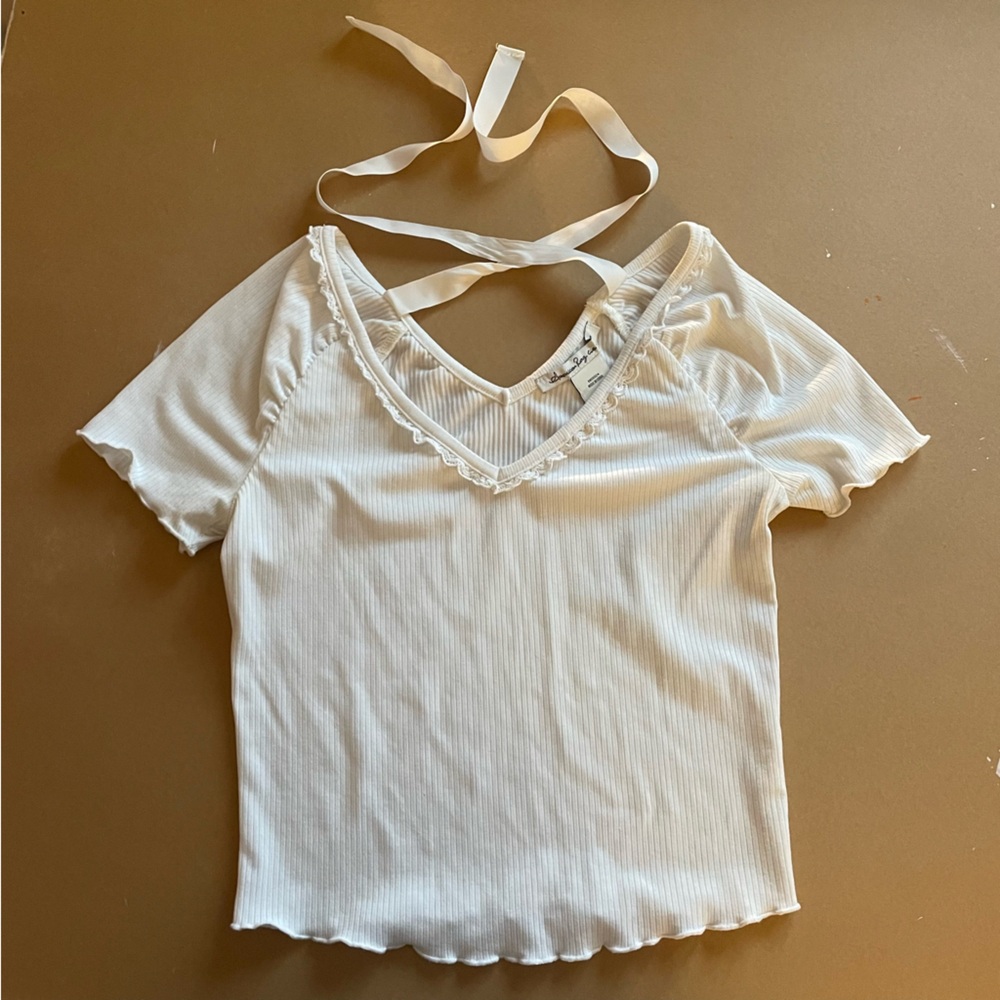 SMALL | American Rag | V Neck, hip crop, white ribbed lace trim t shirt, bow